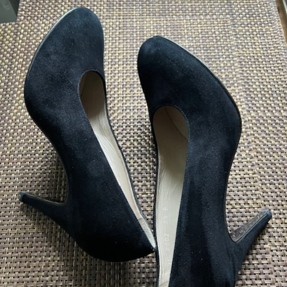 Vintage Isaac Mizrahi Black Suede Pumps. size 8.5